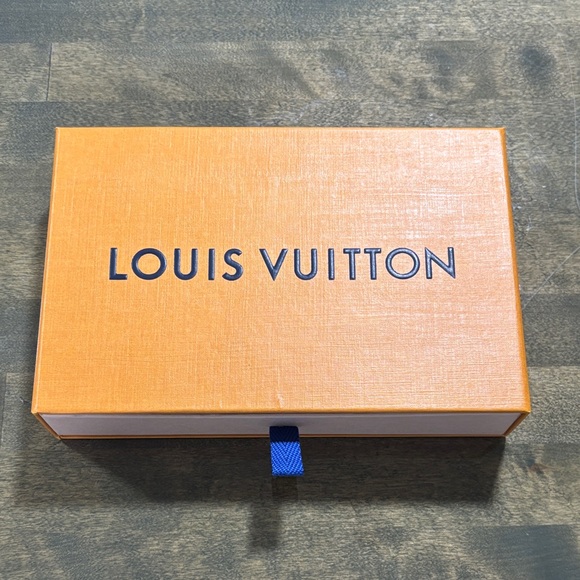 Louis Vuitton Box & Ribbon - Picture 1 of 11